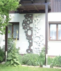 Fassaden-Objekt Lebensbaum aus anderer Ansicht